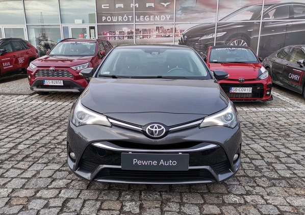 Toyota Avensis cena 48900 przebieg: 232854, rok produkcji 2016 z Gąbin małe 232